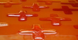 Resina trasparente con croci arancio