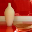 Tavolo. Struttura in legno e piano in resina. Particolare.